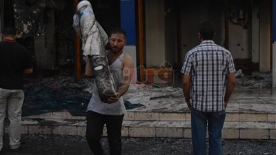 20 صورة ترصد آثار حريق معرض مفروشات بوكالة البلح