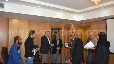 محافظ الفيوم يكرم أسر الحكام الثلاثة ضحية الحادث المروري