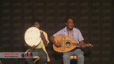 بالصور.. كرم مراد يحيي أمسية نوبية في غياب الجمهور