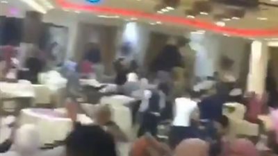 حفل زفاف يتحول إلى حلبة مصارعة في لبنان (فيديو)