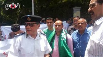 بالفيديو.. أمن السفارة السعودية يحاول فض متظاهرين