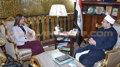 «جمعة»: نشر الدين الوسطي بين المسلمين أمانة في أعناقنا