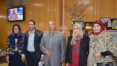 بالصور.. محافظ الإسماعيلية يناقش تطوير الإبداع الحكومي