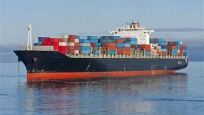 سر اللون الأحمر في الجزء السفلي من السفن