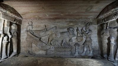 الآثار تناقش الاستعدادات الفنية لفاعلية نقل المومياوات الملكية من المتحف المصري إلى الفسطاط