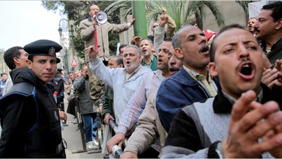 مظاهرة لعمال شعبة إلحاق العمالة بالخارج أمام مجلس الدولة