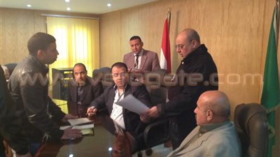 بالصور.. محافظ الفيوم يستمع لشكاوى سكان «الظهير الصحراوي»