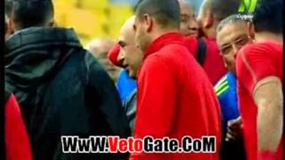 بالفيديو.. «جهاز المصرى» يصافح «جهاز الأهلي» قبل المباراة