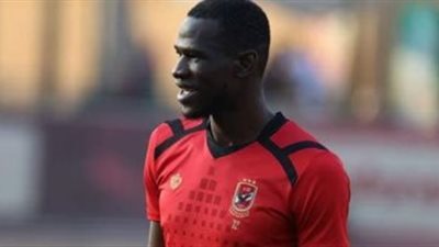لاعب الأهلي السابق يتسبب في أزمة كبيرة مع الرجاء المغربي