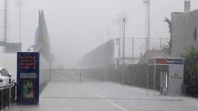 الأمطار تحرم ميسي وسواريز من التدريب في برشلونة