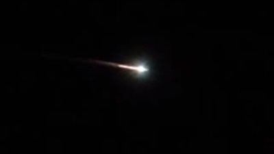 بالفيديو.. جسم غريب ينفجر في سماء أستراليا