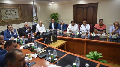 محافظ مطروح يستقبل لجنة نقل البرلمان ويستعرض أعمال التطوير (صور)