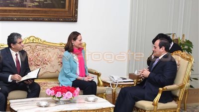 وزيرة البيئة الفرنسية تدعو السيسي للتوقيع على اتفاق باريس