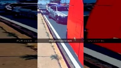 رد فعل صادم لسائق حافلة بصقت عليه راكبة (فيديو)