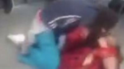 امرأة تلقن زوجها 