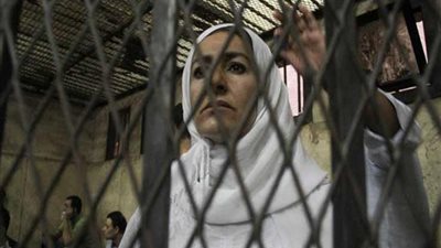 بدء إعادة محاكمة ياسمين النرش في التعدي على ضابط مطار القاهرة