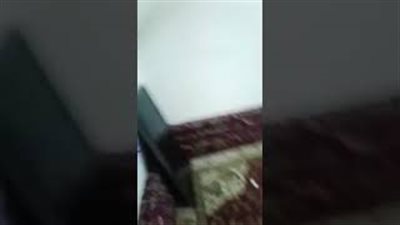 شاب يحطم منزل والدته يثير غضب السعوديين (فيديو)