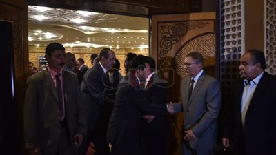 أشرف صبحي وإسماعيل القرقاوي في عزاء اللواء محمود أحمد علي بمسجد الشرطة