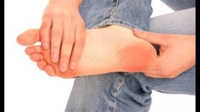 أسباب وأعراض مرض النقرس (فيديو)