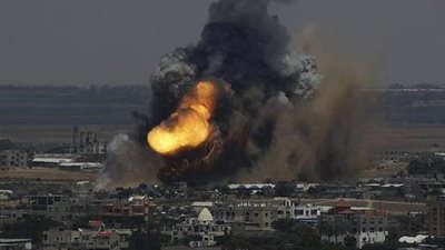 آلة الحرب الإسرائيلية تحصد مئات الأرواح وآلاف المصابين في «غزة».. « مصطفى نبيل»: إسرائيل ترتكب جرائم حرب تعاقب عليها «المحكمة الجنائية الدولية».. و«أيمن سلامة»: