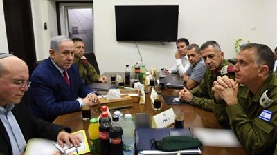 نتنياهو يتوعد حماس برد قاس عقب إطلاق الصواريخ (صور)