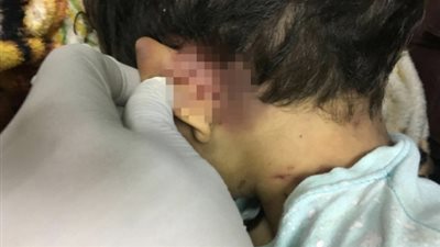 تفاصيل مقتل طفل على يد عشيق والدته بالقليوبية.. المتهم يعترف: «كان بيبص علينا ويصرخ فضربته».. ووالدته: «العلاقة منذ 5 أشهر وكنت نايمة ومشفتش حاجة».. والنيابة تأمر بحبسهما 4 أيام