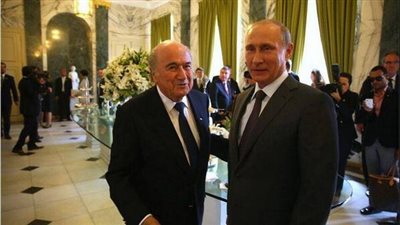 بالصور.. الرئيس الروسي يلتقي «بلاتر» في نهائي المونديال