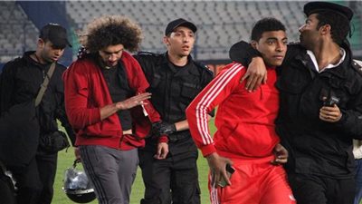 احتجاز 10 من «ألتراس أهلاوي» في قسم الدقي بتهمة اقتحام نادي الصيد