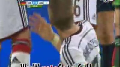 بالفيديو.. الدماء تسقط من وجه «شفاينشتايجر» بعد لكمة من «اجوير»