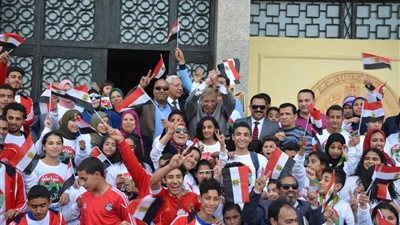 محافظ الإسماعيلية يستقبل الشباب المشاركين في حملة مواطن لدعم السيسي