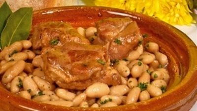 طاجن الفاصوليا البيضاء باللحم المدخن وجبة صحية ولذيذة