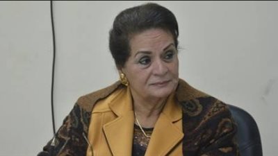 نائبة محافظ البحيرة تتفقد أعمال الرصف بطريق الحسيني في إدكو