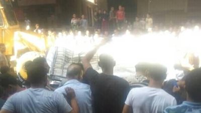 السرعة الزائدة وراء سقوط سيارة ميكروباص من أعلى دائري صفط اللبن