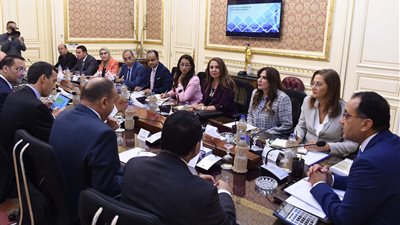 رئيس الوزراء يتابع إجراءات إعادة هيكلة الوزارات والمصالح الحكومية