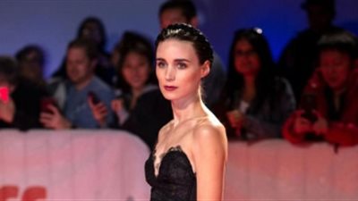 روني مارا تخطف الأنظار في عرض