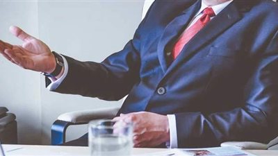 تفسير حلم رؤية المدير وعلاقته بحل المشاكل وزيادة الراتب