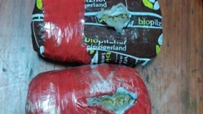 ضبط ربة منزل حاولت تهريب كمية من البانجو أسفل ملابسها