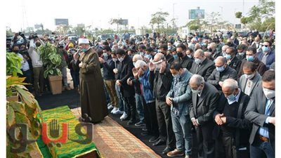 تشييع جنازة وحيد حامد من مسجد الشرطة بحضور نجوم الفن | فيديو