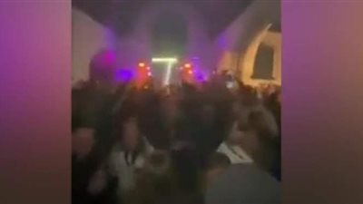 إخلاء كنيسة اقتحمها شباب للاحتفال برأس السنة في بريطانيا | فيديو