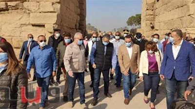 العناني يتفقد مشروع الآثار القومي بالأقصر.. الوزير يشدد على الالتزام بالإجراءات احترازية.. يفتتح أعمال ترميم 29 تمثالا للكباش