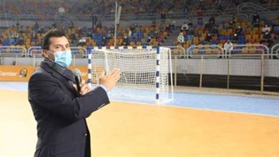 وزير الرياضة يلتقى متطوعي بطولة العالم لليد
