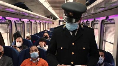 اليوم.. أجهزة الأمن تلاحق مخالفي قرار ارتداء الكمامة.. وتحصيل غرامة فورية.. حظر دخول المواقع الشرطية واستقلال وسائل النقل