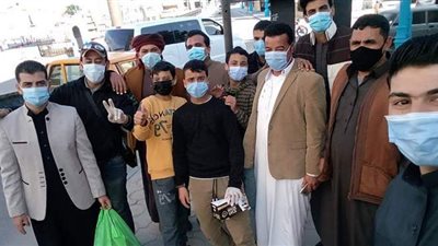 شباب مطروح يوزعون 6 آلاف و500 كمامة على المواطنين مجانا
