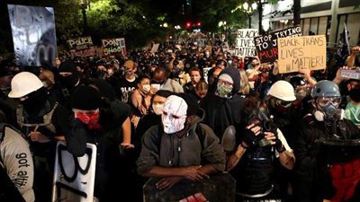 احتجاجات وأعمال شغب في مدينة بورتلاند الأمريكية