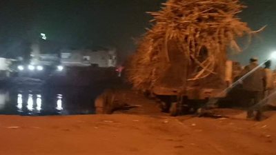 الصور الأولى لحادث انقلاب عربات قطار القصب بملوي