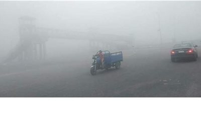 المرور تغلق طريقي الفيوم الصحراوي وبنها الحر بسبب الشبورة المائية