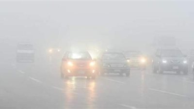 المرور تعيد فتح طريق الفيوم الصحراوي عقب انقشاع الشبورة المائية