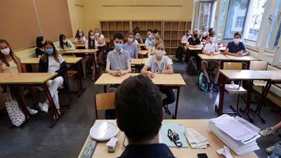 في ظل استمرار كورونا.. هل إعادة فتح المدارس تشكل خطرا على الأطفال؟