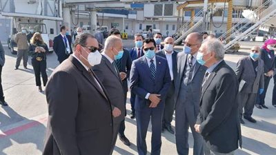 وزير الرياضة وحسن مصطفى يشهدان وصول منتخب اليابان لكرة اليد