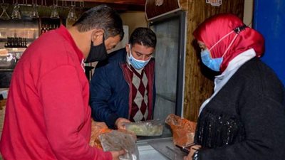 غلق وتغريم المحال والمطاعم المخالفة لقرارات مجلس الوزراء فى الإسكندرية